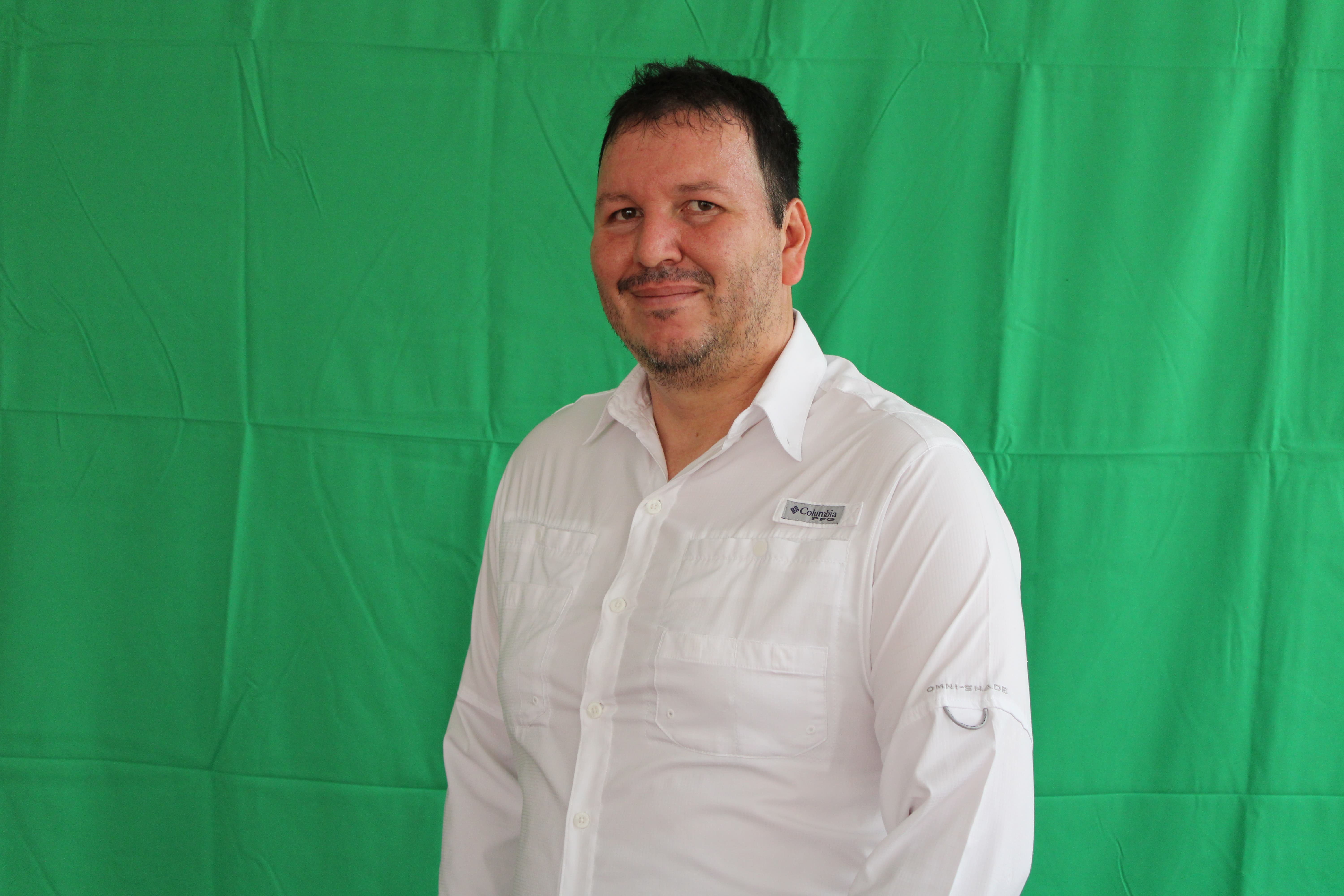 Integrante del departamento de conserjería Geiner Hernández