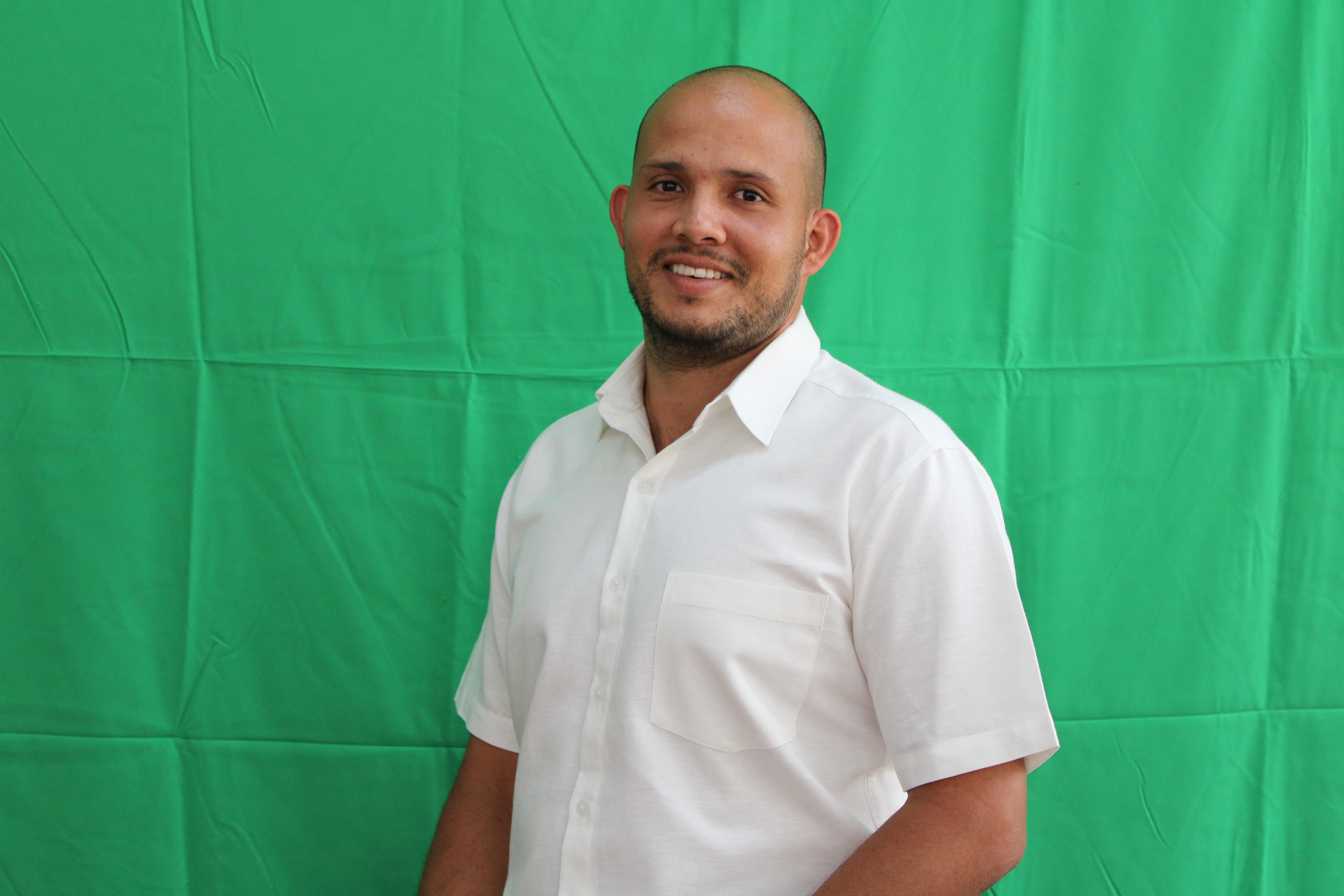 Integrante del departamento de electrónica Emanuel Valverde